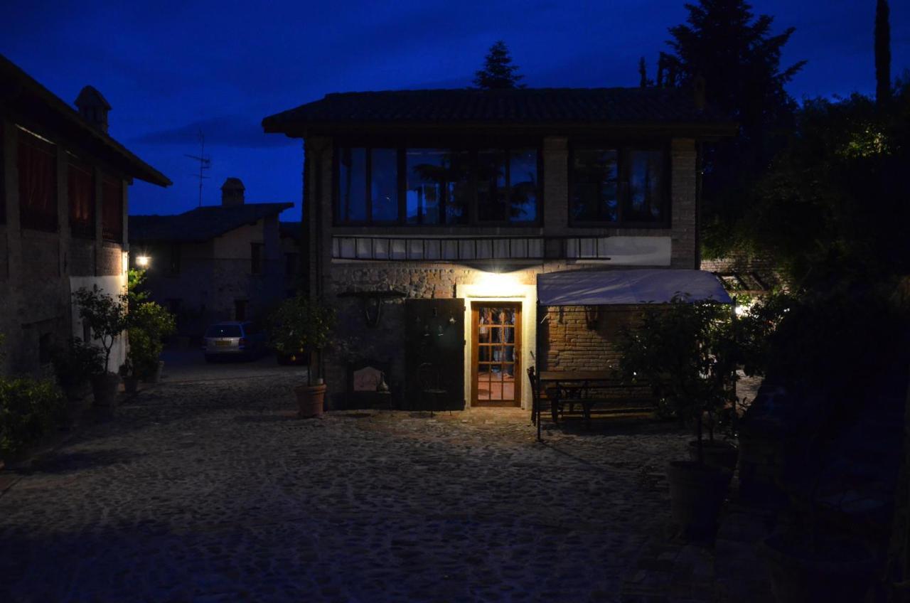 Гостьовий будинок Cascina La Buca Castello di Serravalle Екстер'єр фото