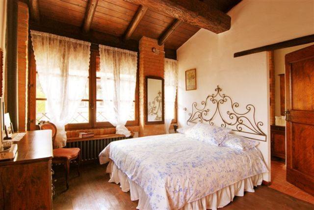 Гостьовий будинок Cascina La Buca Castello di Serravalle Екстер'єр фото
