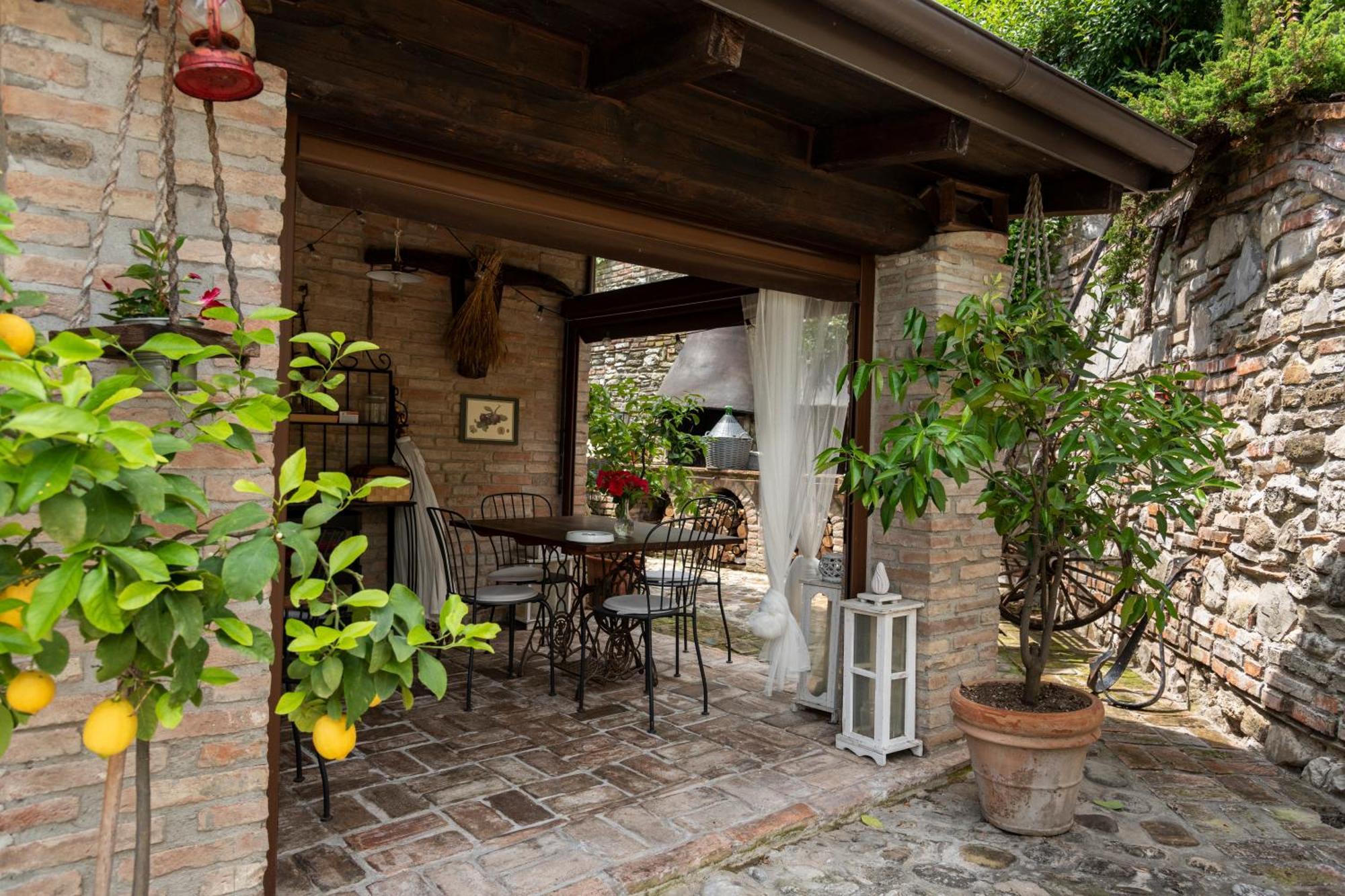 Гостьовий будинок Cascina La Buca Castello di Serravalle Екстер'єр фото